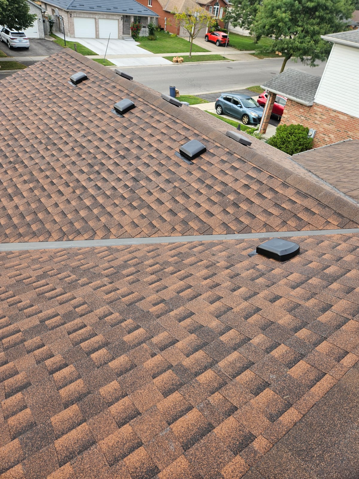 Finished multi-tone shingle roof